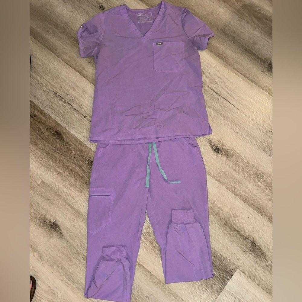 FIGS - LILAC Scrub Top and Pant Set Medium Top, Small Pant